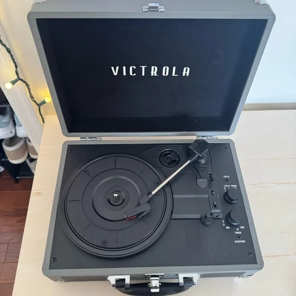 Victoria record player